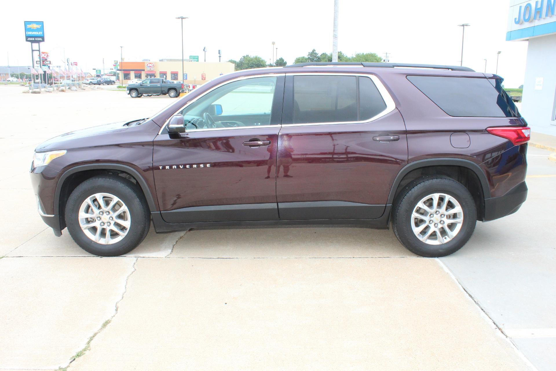 Used 2019 Chevrolet Traverse 3LT with VIN 1GNEVHKW6KJ204975 for sale in York, NE